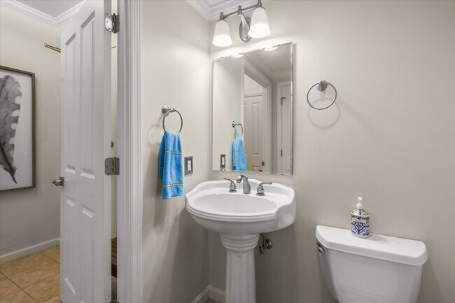 Photo - 121 N Monroe St