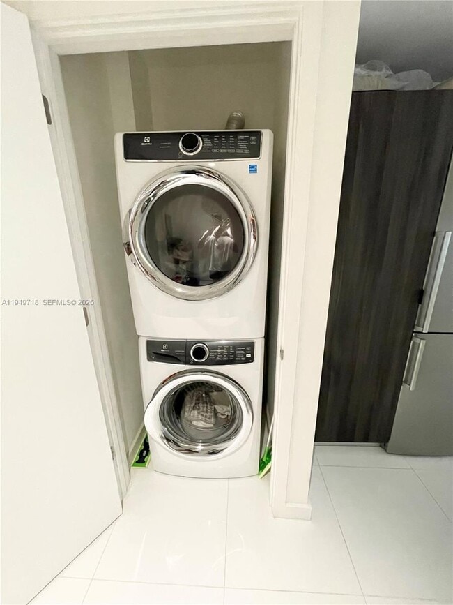 Photo - 851 NE 1st Ave Unidad 305