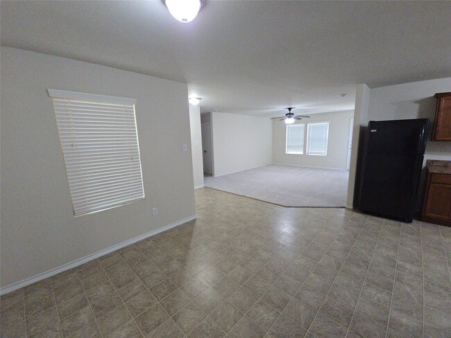 Photo - 810 Lightningbug Ln
