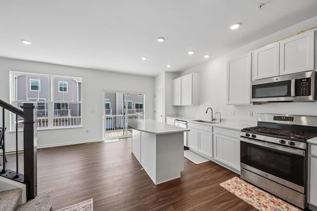 Photo - 1109 Atterberg Rd