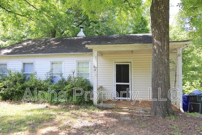 Building Photo - 301 Dupont Dr Unit B