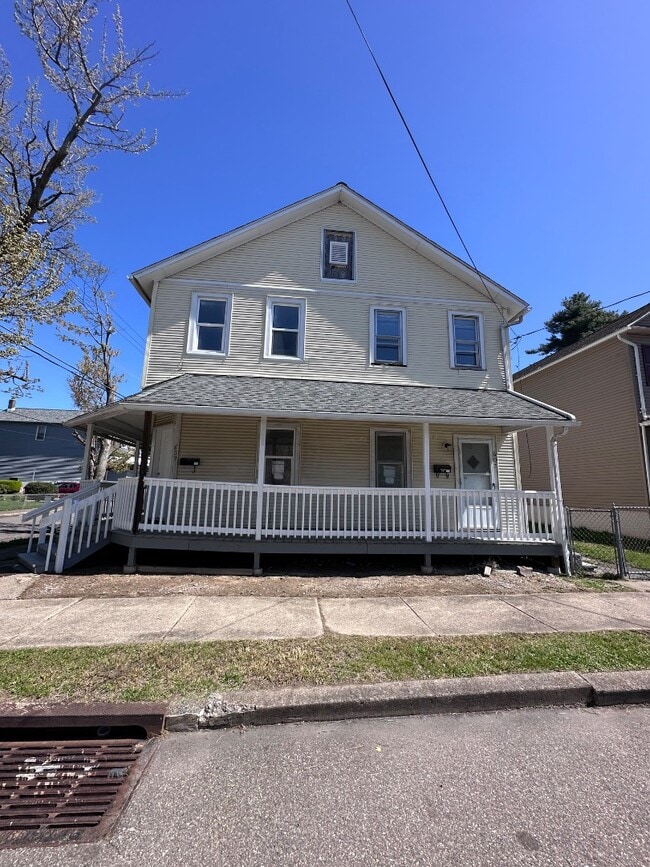 Photo - 607 Plymouth St