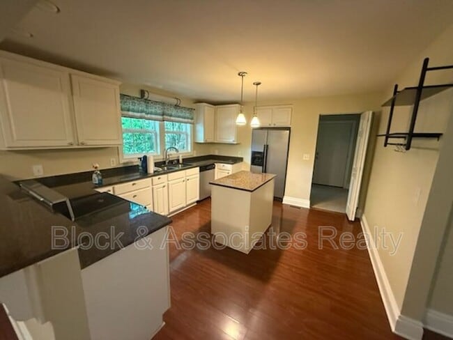 Photo - 1214 S Main St