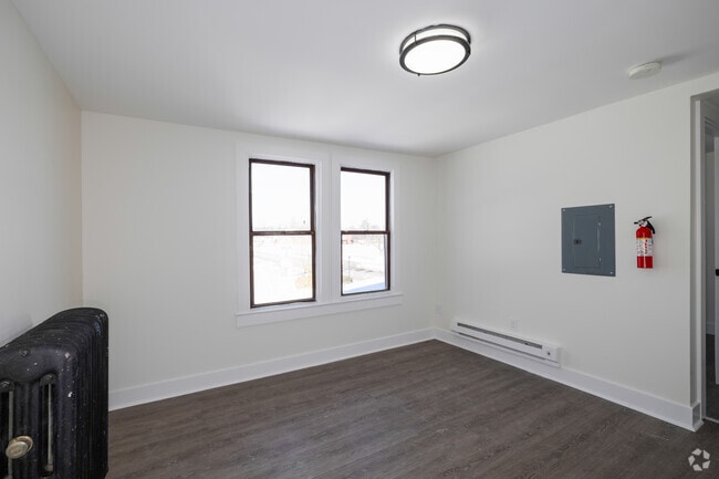 1BR, 1BA - Living Room - 17 Juliustown Rd