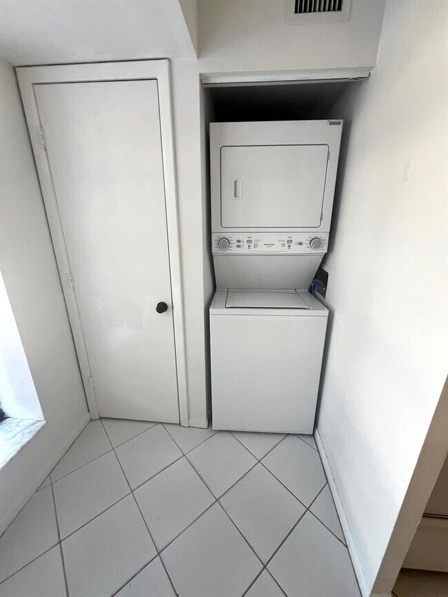 719 Gardens Dr Unit 101