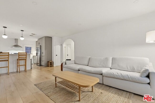 Photo - 3540 Division St