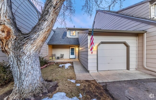 Building Photo - Charming Littleton Home with Mountain View...