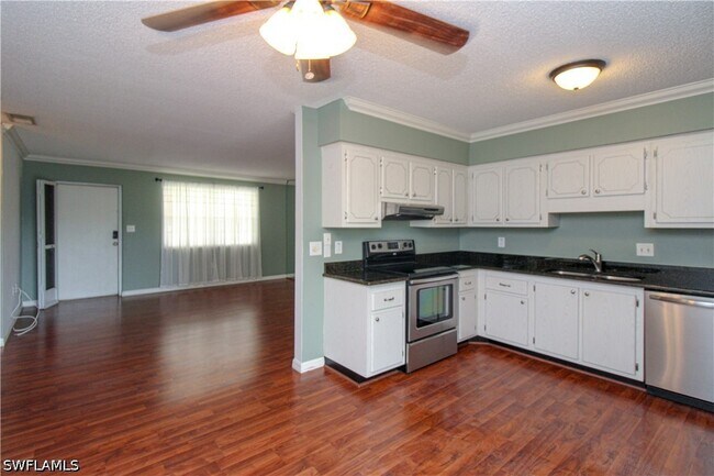 729 Palm View Dr Unidad D4