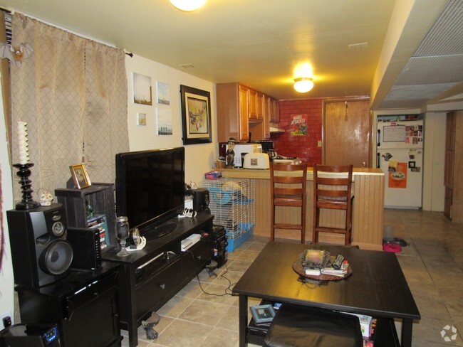 Building Photo - 2427 W Warner Ave Unit 2 Rental