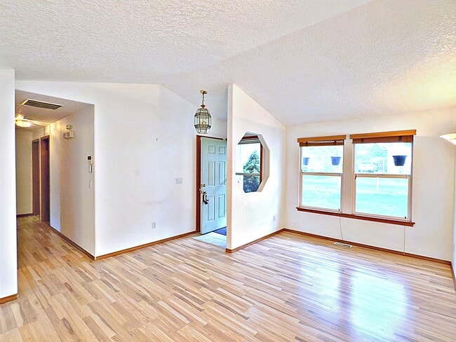 Photo - 9834 SE Clinton St