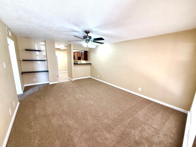 Photo - MUST SEE! Beautiful 2 Bedroom / 2 Bath Dow... Unidad - 501