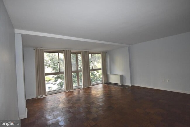 Building Photo - 922 24th St NW Unit 318
