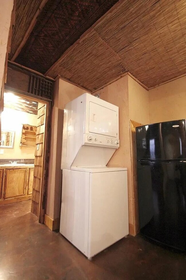 Photo - 557 N Limestone Unit 1