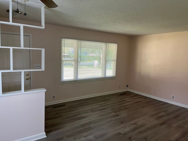 Photo - Charming 2 Bedroom with HUGE Yard!