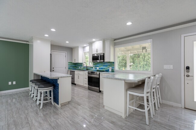 Photo - 29889 Riverview Dr