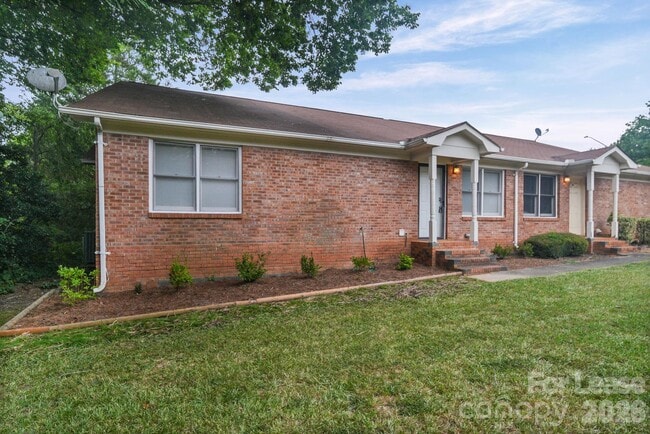 Building Photo - 1110 Chandler Dr