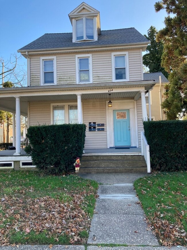 Building Photo - Charming Top-Floor Studio in Historic Havr... Rental