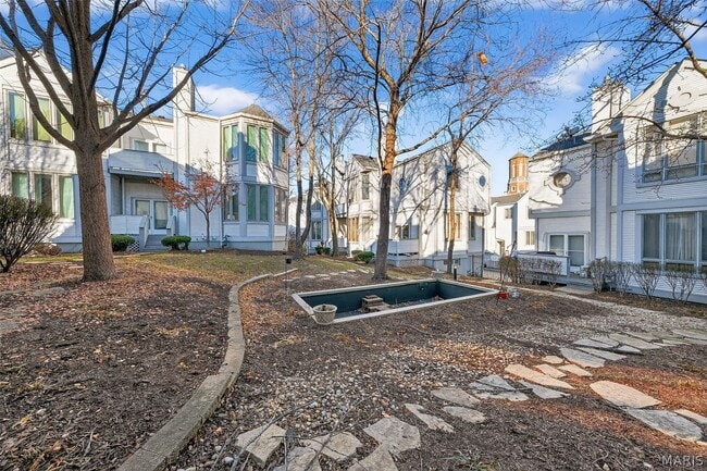 Photo - 28 Columbus Square Dr