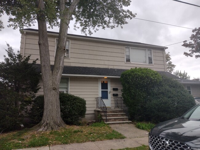Building Photo - 25 9th Ave Unit 2