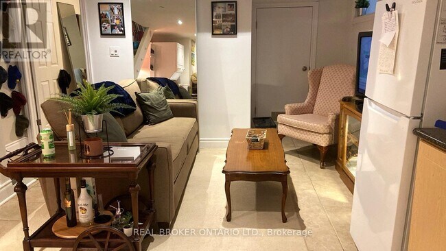 Photo - 48 Kingston Rd