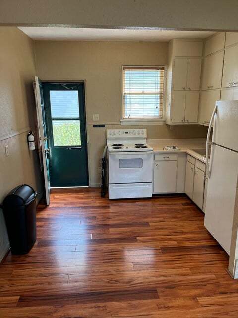 Photo - 1323 Geele Ave