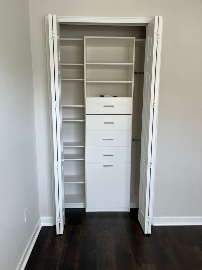 Photo - 891 Brutus Ter