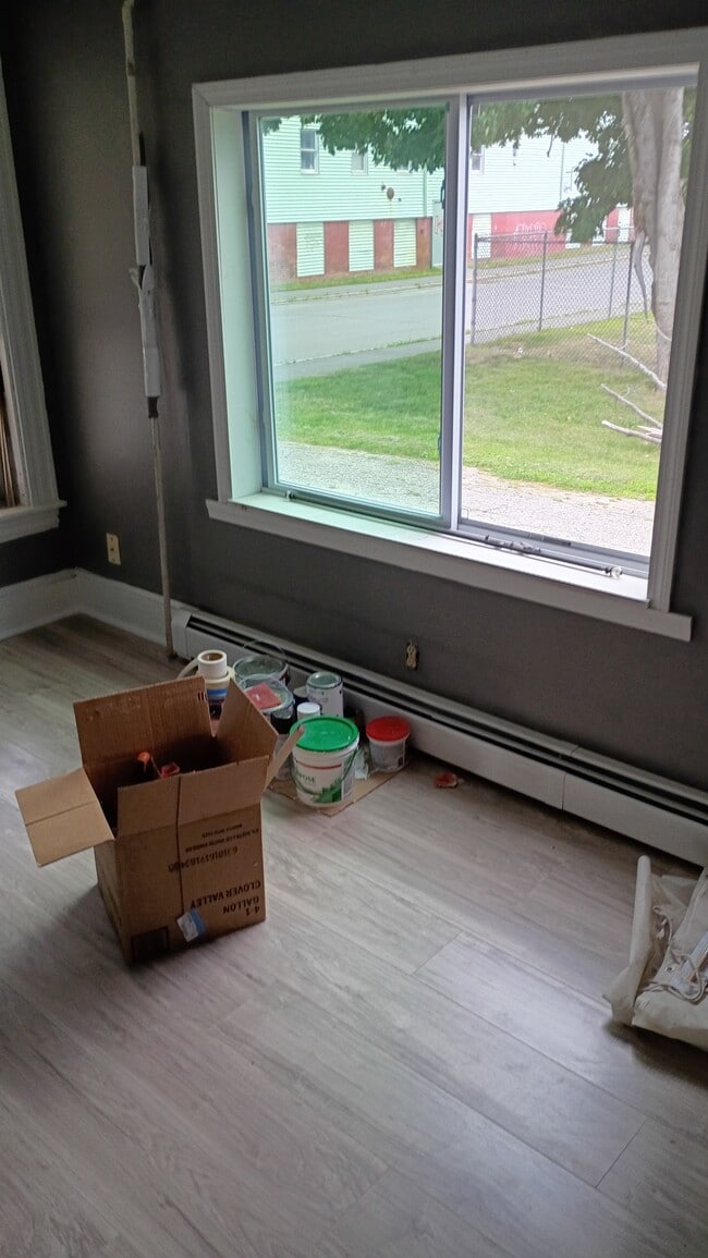 Building Photo - 6 Ticonic St Unit 6 ticonic st