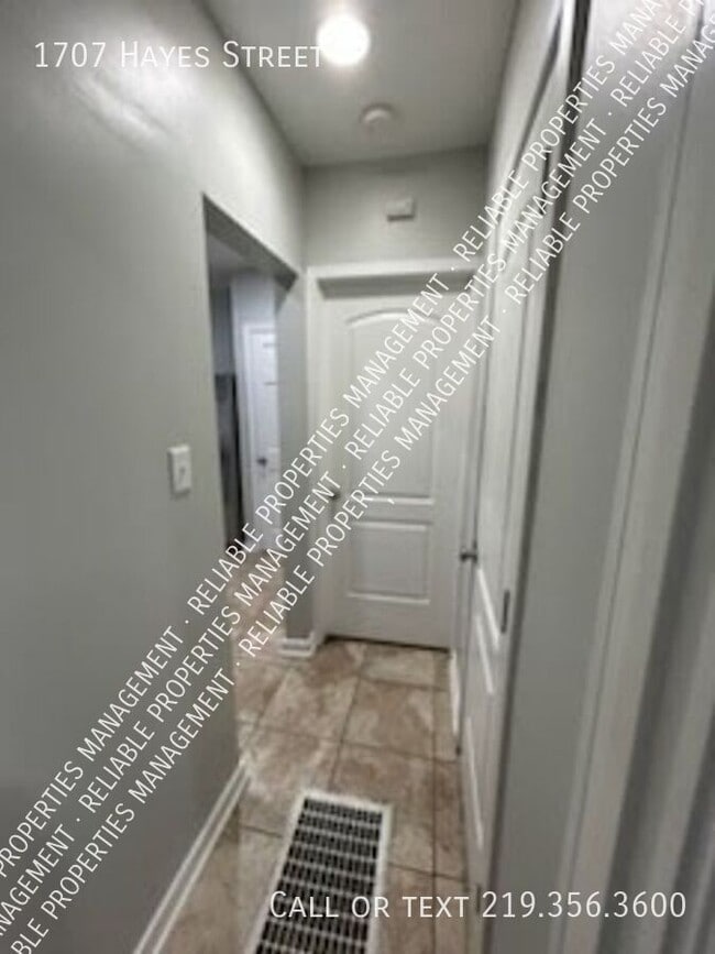 Photo - 1707 Hayes St