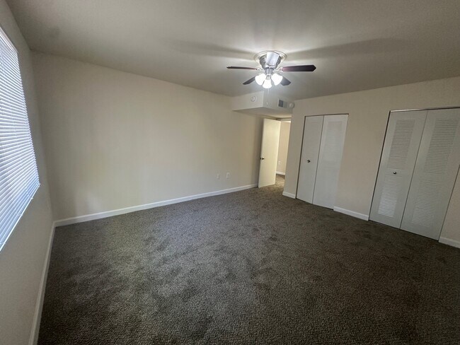 Photo - White Oak Garden Apartments