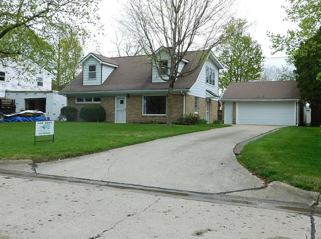 Building Photo - 1202 Cambridge Dr