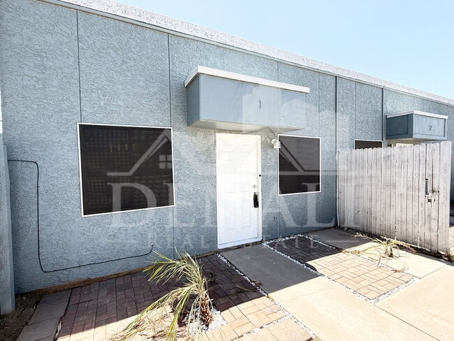 Building Photo - 2061 S Apache Dr Unit 1