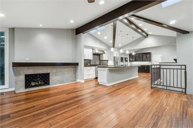 Building Photo - Large 5 bed Masterpiece Home with Back Bay...