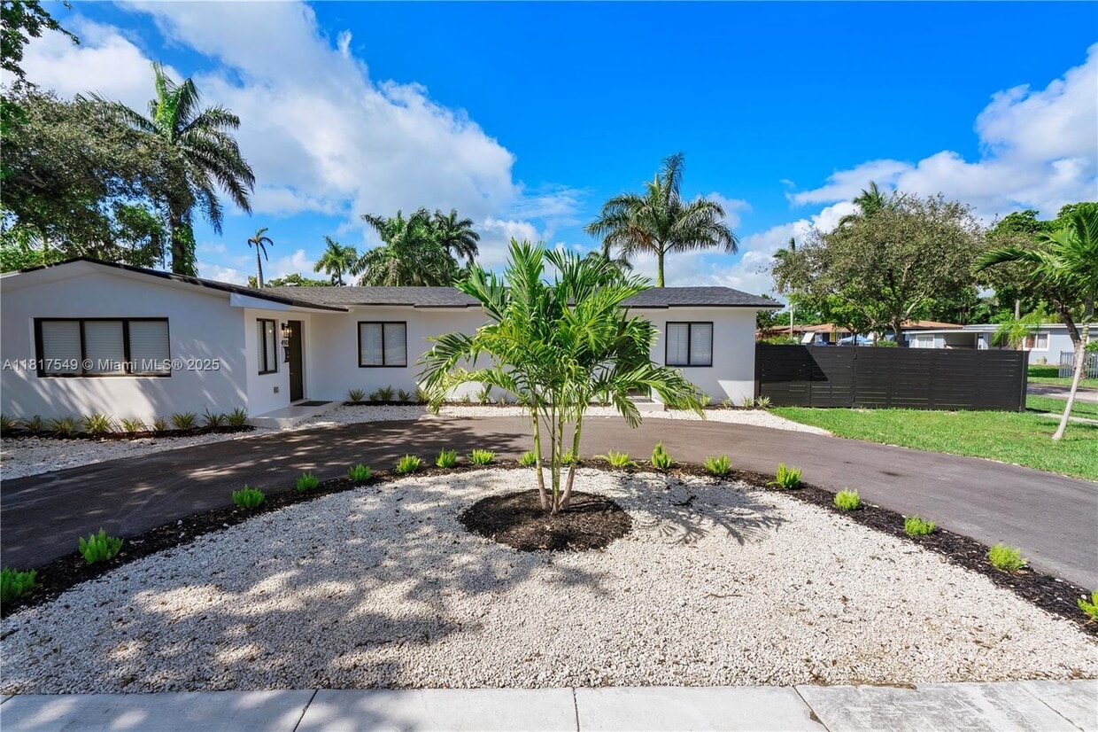 Photo - 490 NE 141st St (North Miami, FL)