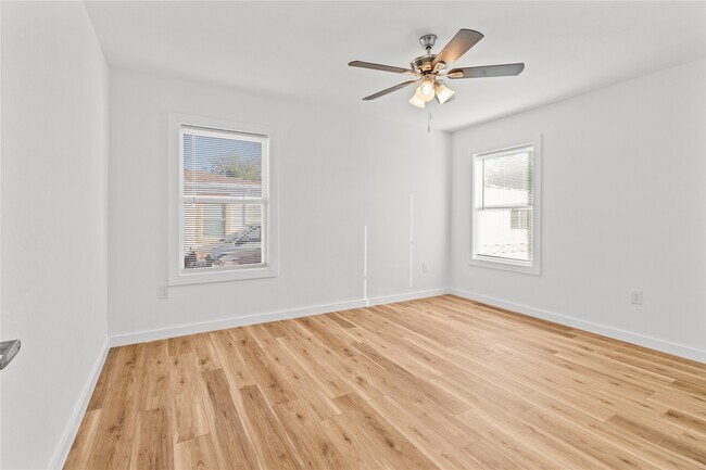 Photo - 1715 W 4th St