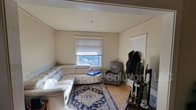 Photo - 617 E 8th St