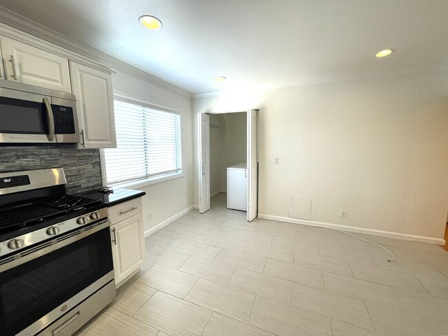 Photo - 1967 Plaza del Amo Plz Unit B