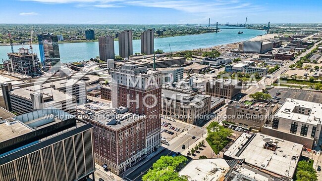 Photo - 525 W Lafayette Blvd Unidad 20B