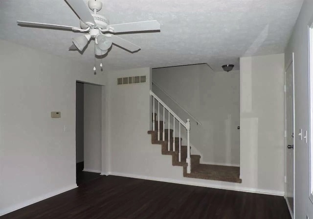 Photo - 707 Golfcrest Rd N