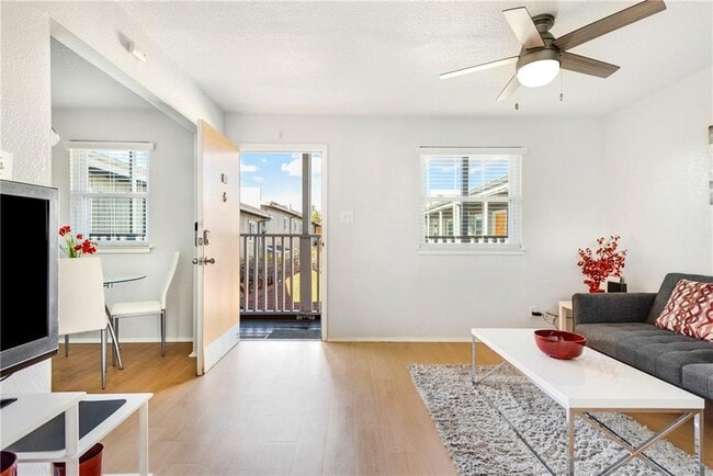 Photo - 2401 Manor Rd Unit 209