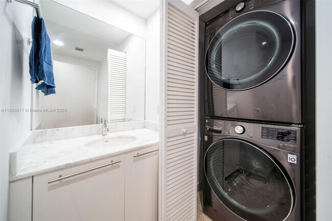 Photo - 950 Brickell Bay Dr Unit 2706