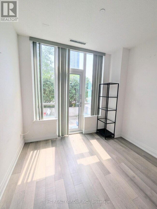 Photo - 7165 Yonge St Unit 111