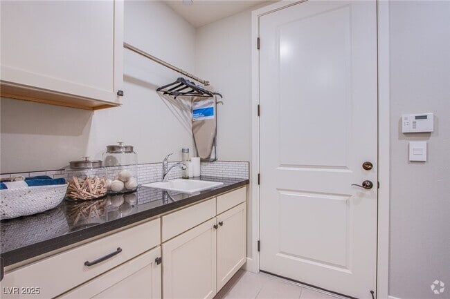 Building Photo - 10960 Merito Ct Rental