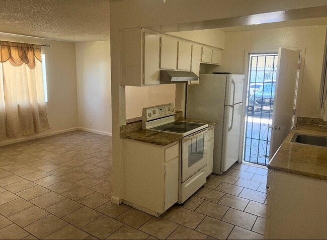Building Photo - 1218 Casita Dr Unit 1218 Casita dr Suite 3