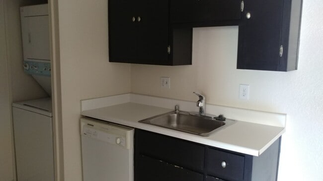 Photo - ADORABLE POOLSIDE CONDO IN THE MELROSE!