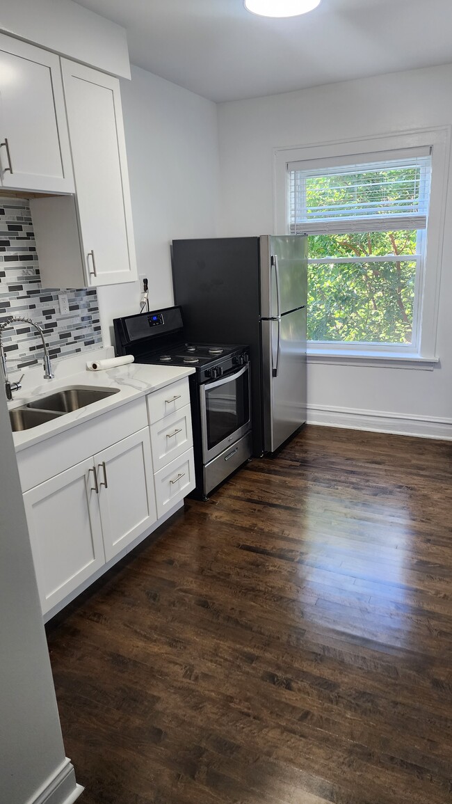 Building Photo - 5054 N Ridgeway Ave Rental