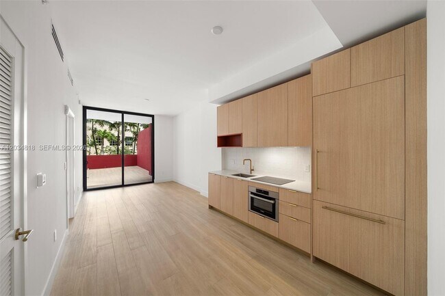 Photo - 90 NE 32nd St Unidad 203