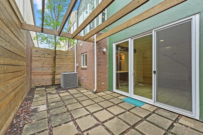Photo - 2321 Commonwealth St