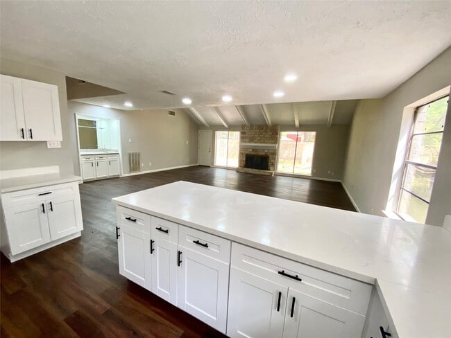 Photo - 2819 Colony Dr