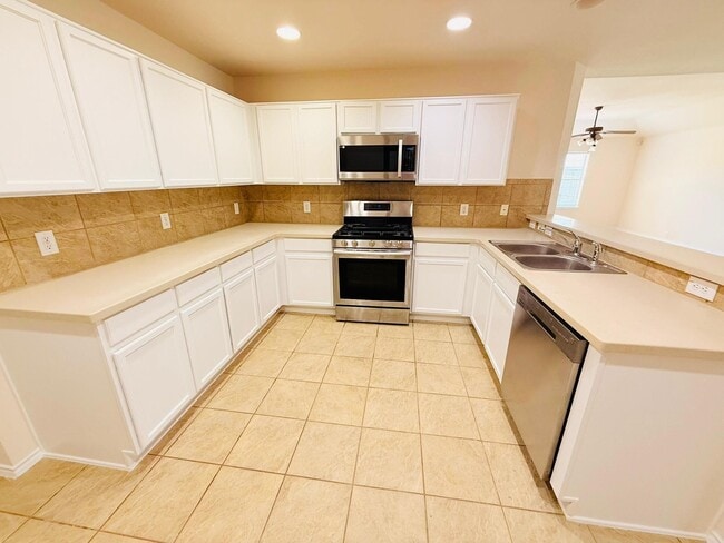 Building Photo - 5818 Kenwood Rental