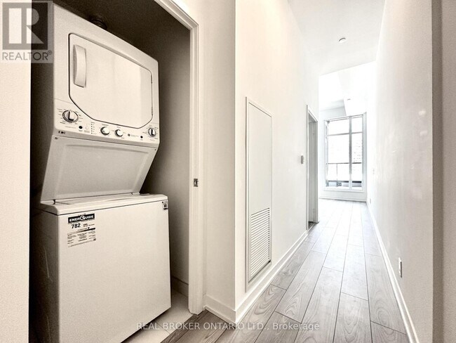 Photo - 285 Dufferin St Unité 205